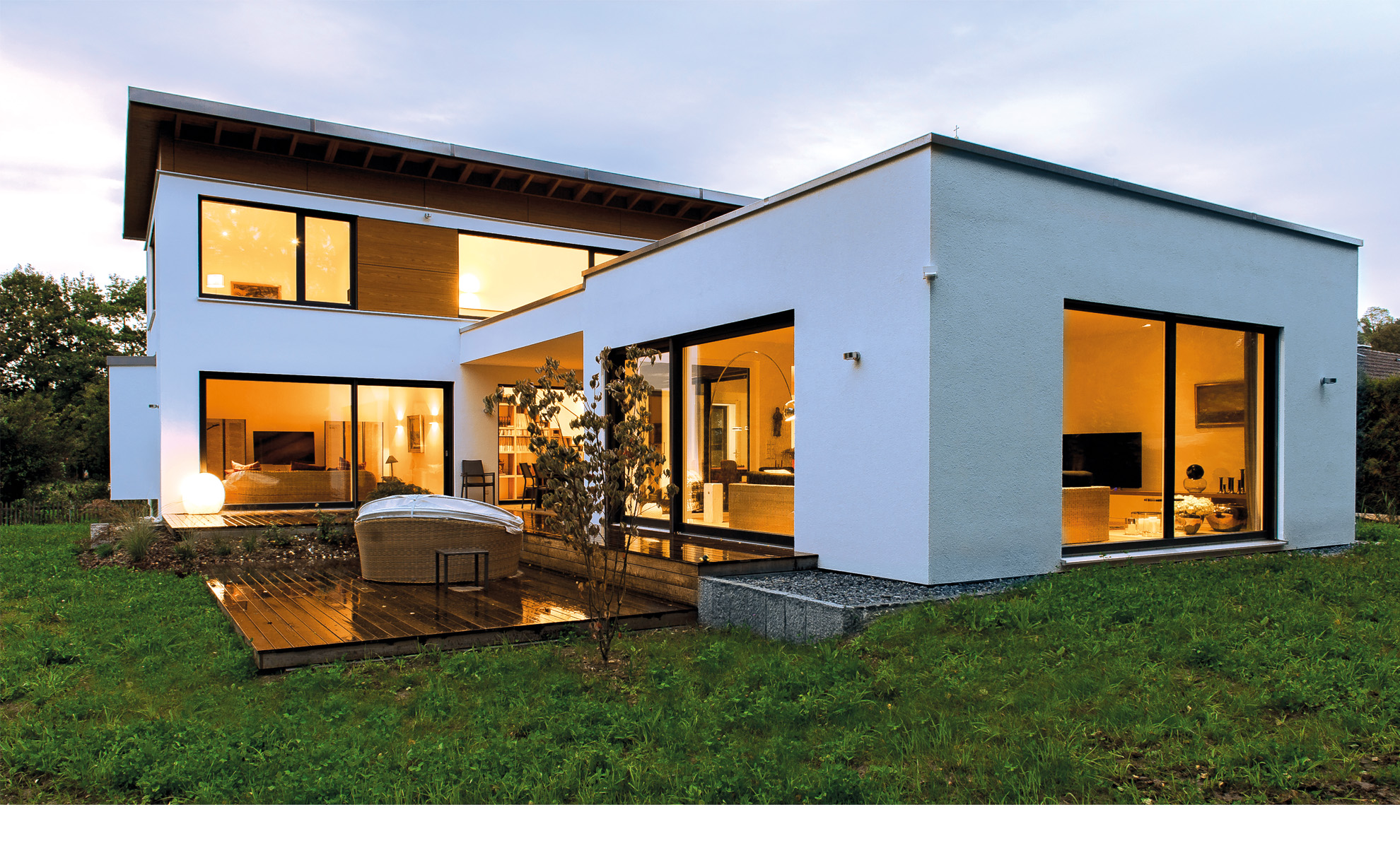 neugebautes Haus mit Alu-Holz-Fenster