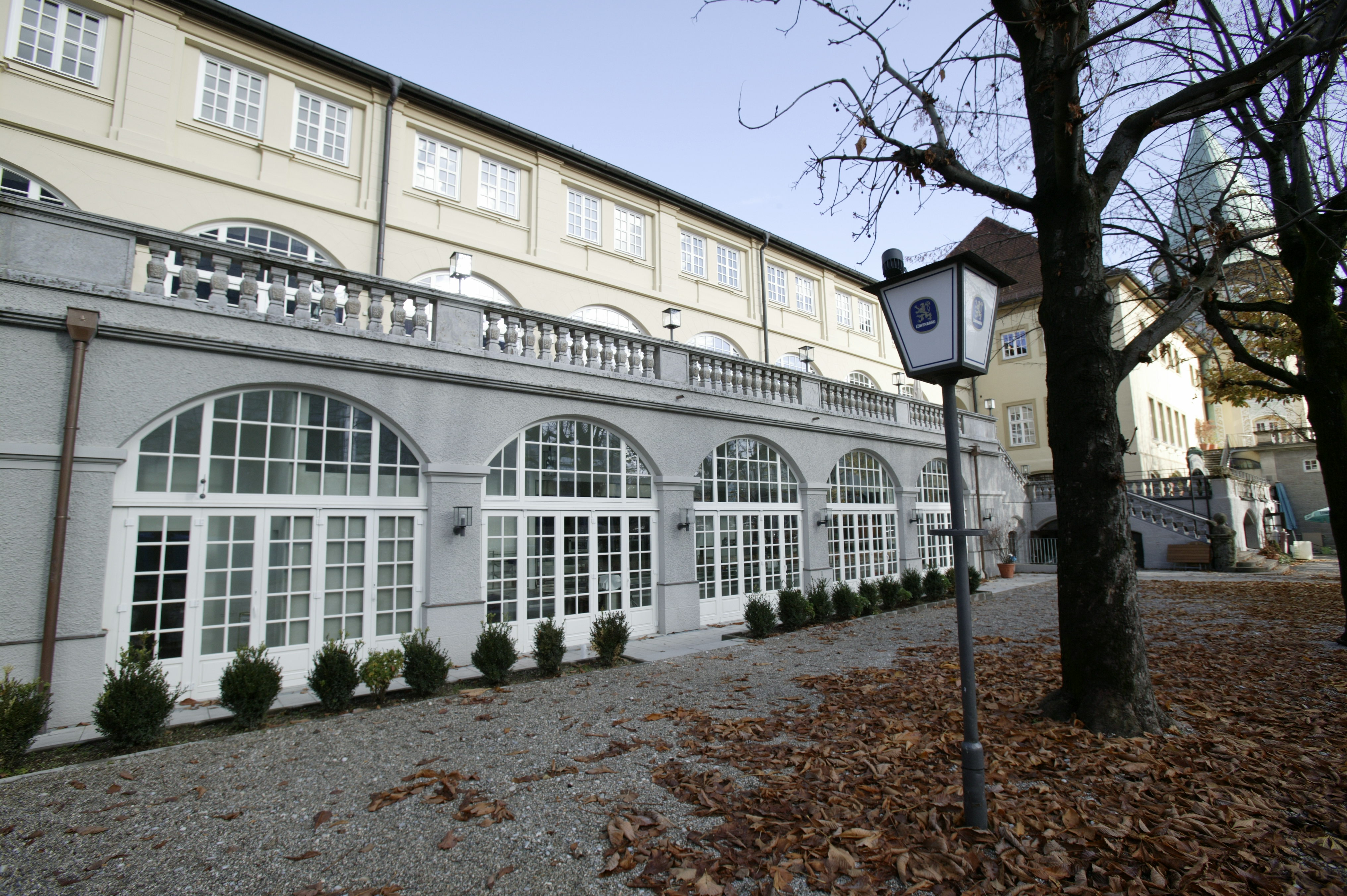 Der Löwenbräukeller mit neuen Kunststoff-Fenster