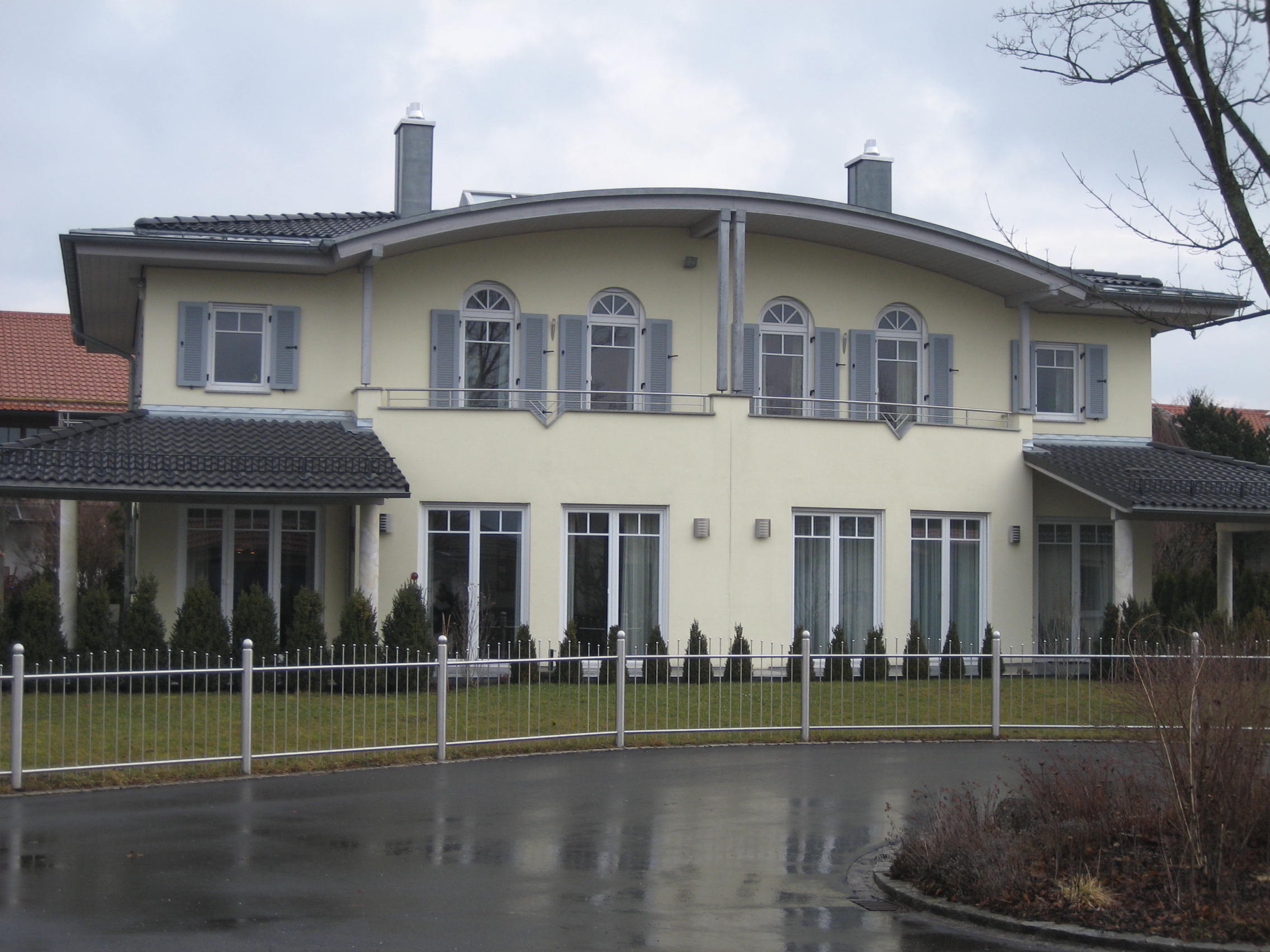 Holz-, Holz-Alu-, Kunststoff-Fenster in Doppelhaushälfter