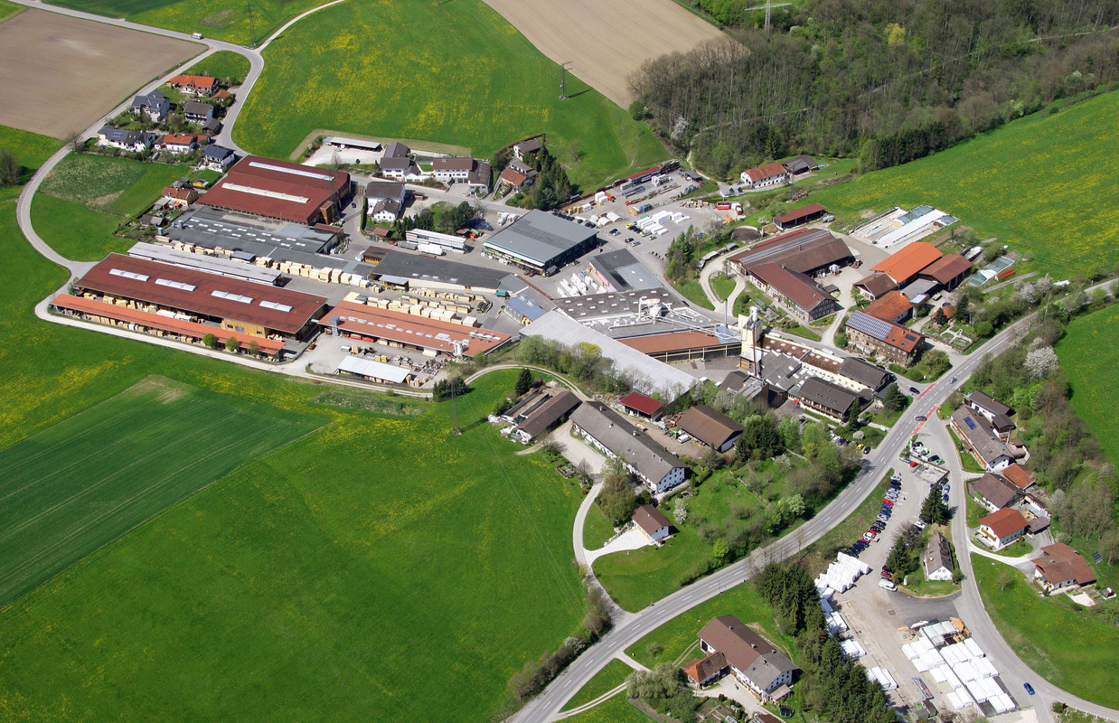 Flugbild von Huber & Sohn Betriebsgelände