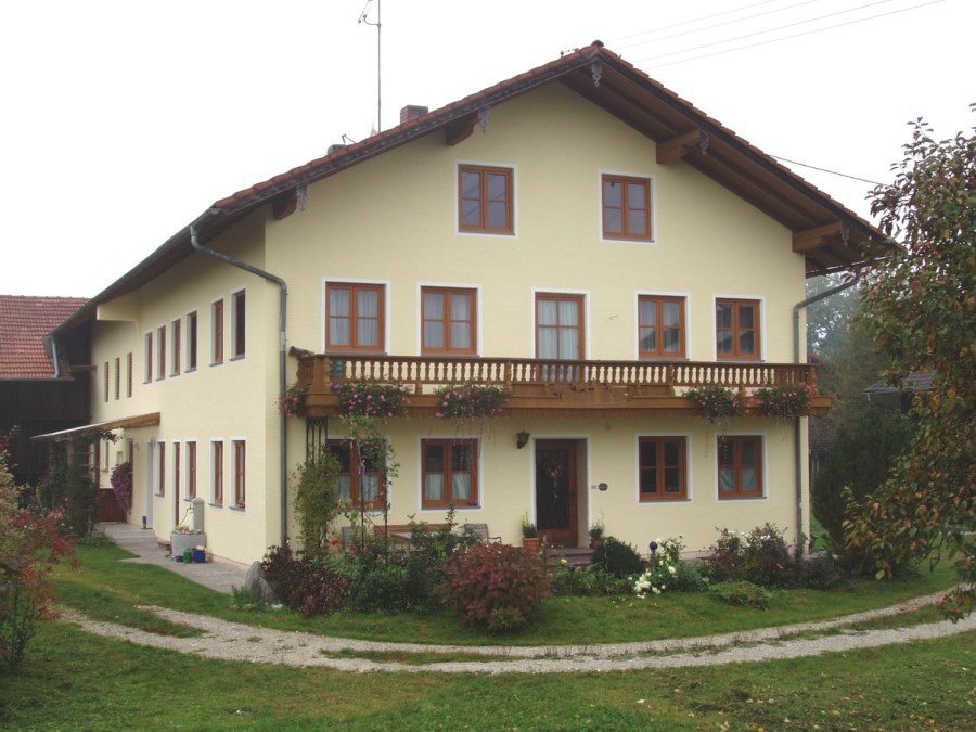 Nach der Sanierung Holz-, Holz-Alu-, Kunststoff-Fenster nach der Sanierung